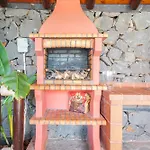 בית נופש Wooden House With Private Pool Lush Garden לה לגונה