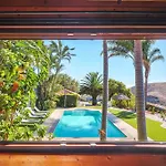 בית נופש Wooden House With Private Pool Lush Garden