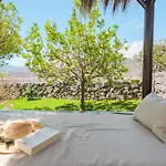 בית נופש Wooden House With Private Pool Lush Garden לה לגונה