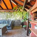 Wooden House With Private Pool Lush Garden בית נופש *