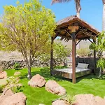 בית נופש Wooden House With Private Pool Lush Garden