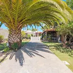 Wooden House With Private Pool Lush Garden בית נופש