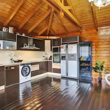 Дом отдыха Wooden House With Private Pool Lush Garden Сан-Кристобаль-де-Ла-Лагуна