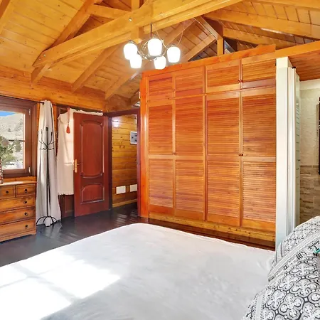 Wooden House With Private Pool Lush Garden * Сан-Кристобаль-де-Ла-Лагуна