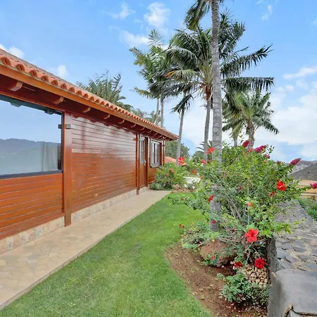 Wooden House With Private Pool Lush Garden Дом отдыха *