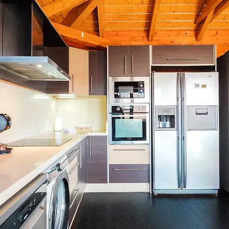 Wooden House With Private Pool Lush Garden بيت للعطل *