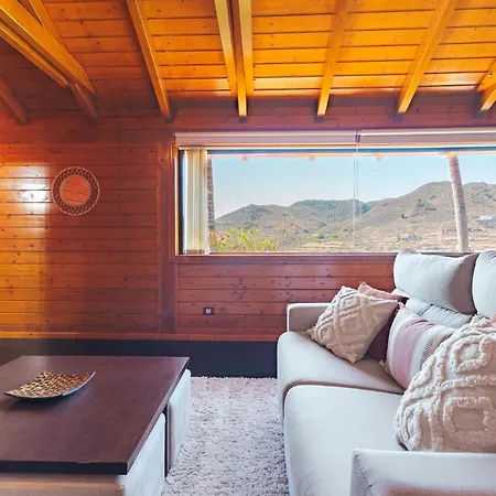 Wooden House With Private Pool Lush Garden بيت للعطل