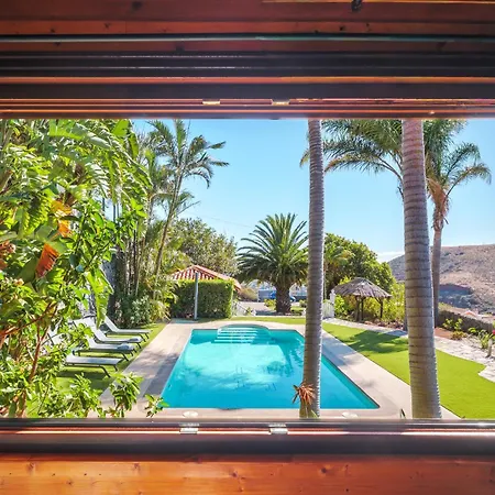 بيت للعطل Wooden House With Private Pool Lush Garden