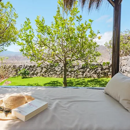 بيت للعطل Wooden House With Private Pool Lush Garden لا لاغونا