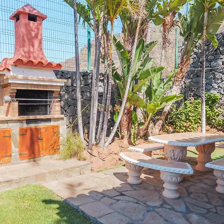 בית נופש Wooden House With Private Pool Lush Garden לה לגונה
