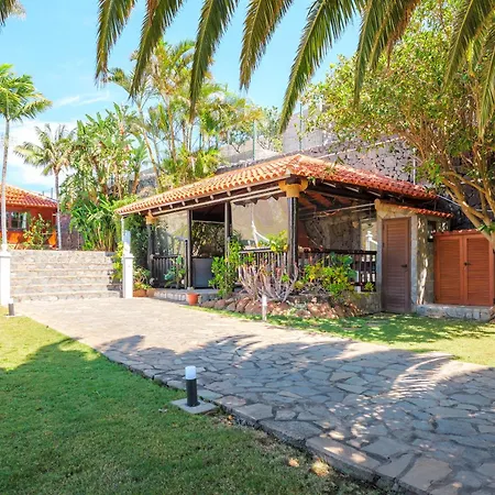 Wooden House With Private Pool Lush Garden בית נופש לה לגונה