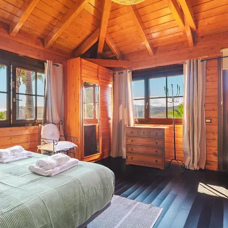 بيت للعطل Wooden House With Private Pool Lush Garden *