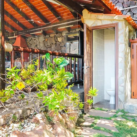 בית נופש Wooden House With Private Pool Lush Garden