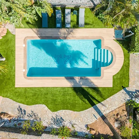 בית נופש Wooden House With Private Pool Lush Garden לה לגונה